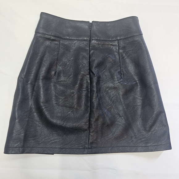 Topshop Faux Leather Skirt - Picture 2 of 9